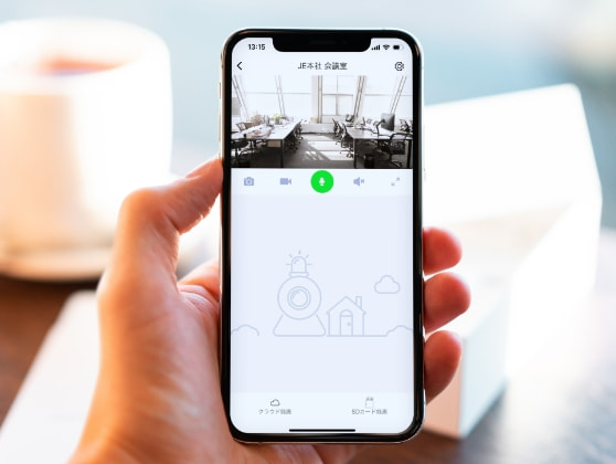 複数人でカメラ共有ができる上、外出先からのチェックも可能3