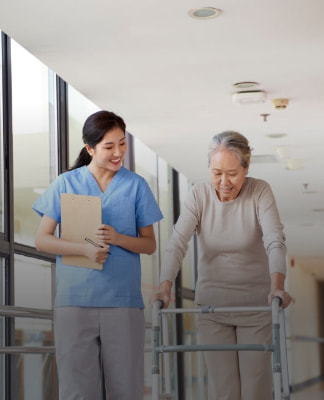 歩行確認をして適切なリハビリサポート