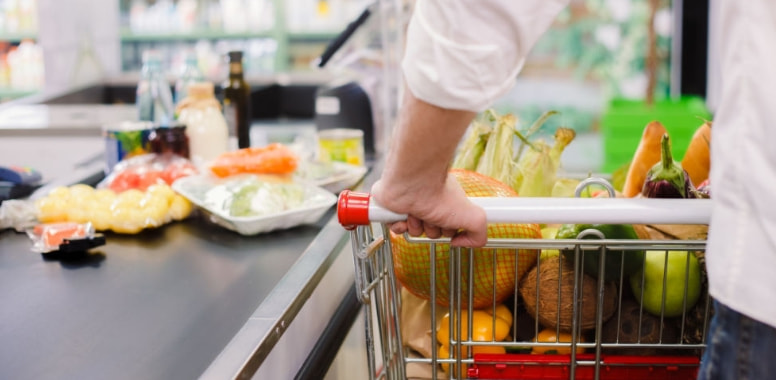 売り場状況の確認やお客様の動向から売上に関するデータ収集